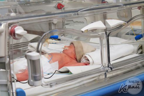 Помогать адресно. Молодечненскому роддому подарили чехлы на кювезы для недоношенных детей (фото)