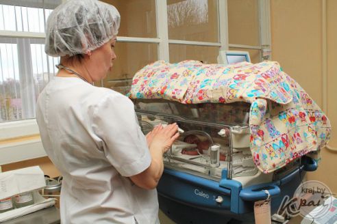 Помогать адресно. Молодечненскому роддому подарили чехлы на кювезы для недоношенных детей (фото)