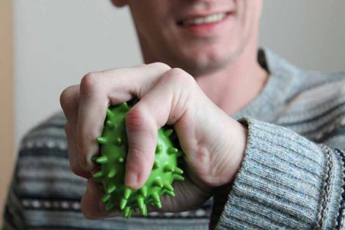 «Не понимаю, как я выжил». Как Саша из Вилейского района после аварии учился жить заново (фото)