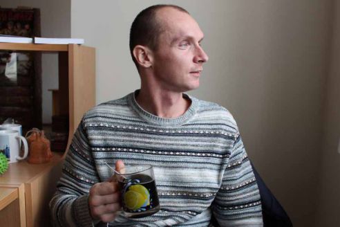 «Не понимаю, как я выжил». Как Саша из Вилейского района после аварии учился жить заново (фото)