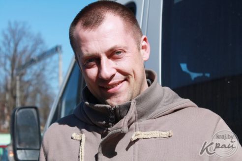 Молодечненцы о состоянии дорог в городе: «Сошел снег – сошел и асфальт» (фотоопрос)