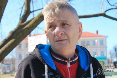 Молодечненцы о состоянии дорог в городе: «Сошел снег – сошел и асфальт» (фотоопрос)