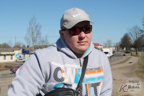 Молодечненцы о состоянии дорог в городе: «Сошел снег – сошел и асфальт» (фотоопрос)