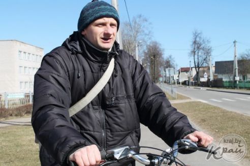 Молодечненцы о состоянии дорог в городе: «Сошел снег – сошел и асфальт» (фотоопрос)