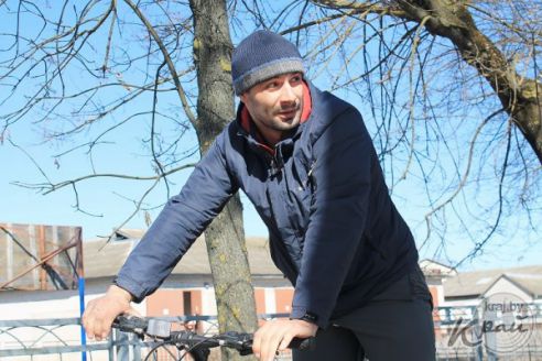 Молодечненцы о состоянии дорог в городе: «Сошел снег – сошел и асфальт» (фотоопрос)