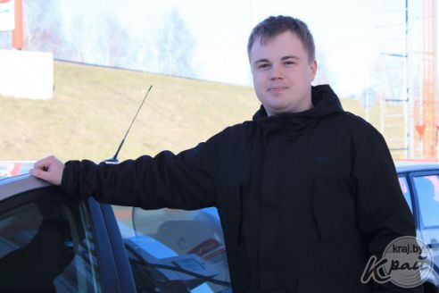 Молодечненцы о состоянии дорог в городе: «Сошел снег – сошел и асфальт» (фотоопрос)