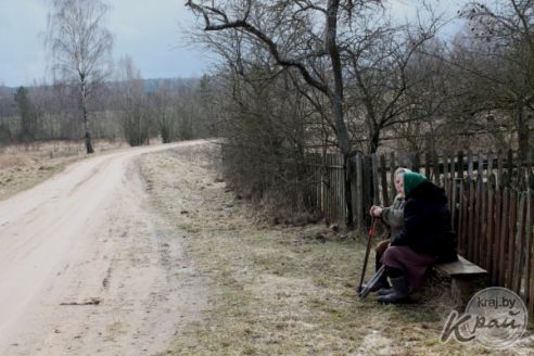 «Вёску шкода. Быў 91 жыхар, а стала 3». Репортаж из деревни Кулеши на Вилейщине, где остались три жилые хаты (фото)