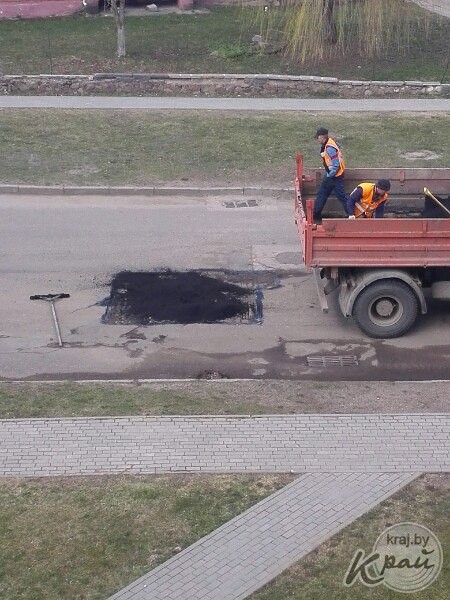 “Женщина с активной гражданской позицией”. Как жительница Чисти инициировала ремонт дорог в поселке (фото)