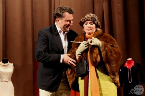 «Сыграли на уровне большой сцены». В Вилейке состоялась премьера спектакля «Зойкина квартира» (фото)