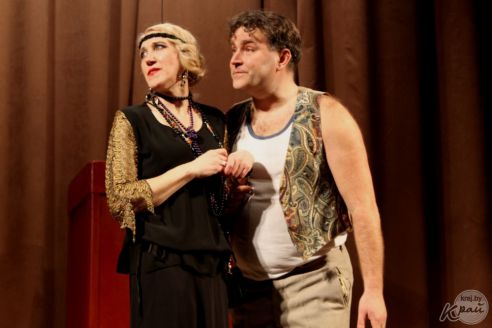 «Сыграли на уровне большой сцены». В Вилейке состоялась премьера спектакля «Зойкина квартира» (фото)