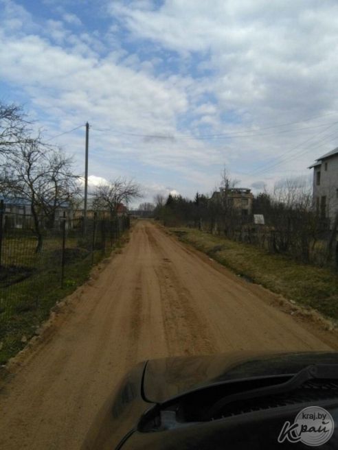 «Это просто чудо!» Жителям Селивоновки под Молодечно сделали проезд к домам (фото)