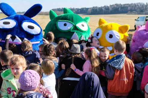 Бонстики заинтриговали белорусских детей и улетели из Беларуси