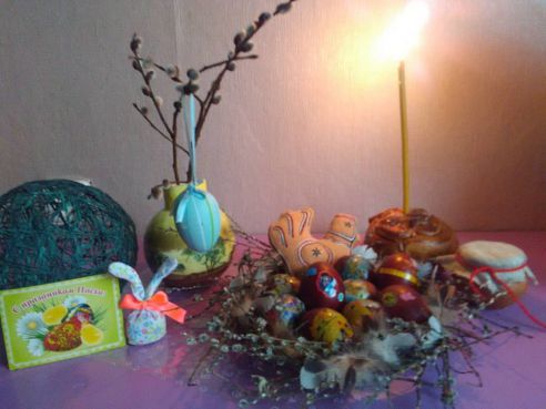 Первая в жизни крашенка и горы куличей. Пасха в нашем регионе в фотографиях из соцсетей (фото)