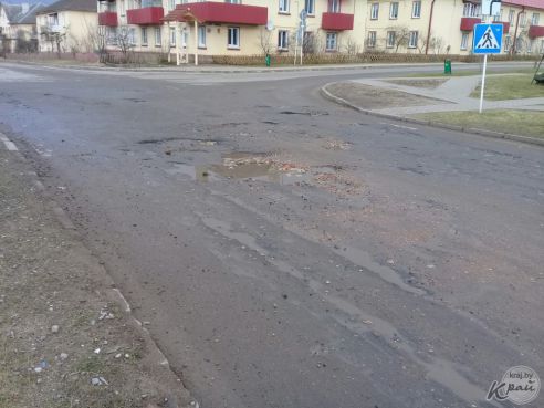 “Женщина с активной гражданской позицией”. Как жительница Чисти инициировала ремонт дорог в поселке (фото)