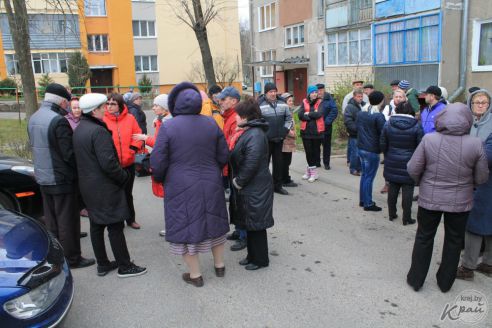 «Дойдем до Президента, а в бетоне жить не будем!» Молодечненцы против уплотнения двора по Великому Гостинцу (фото)