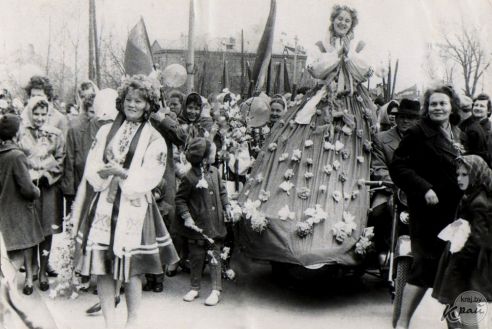 Ретрогород. 1 Мая в 60-80-х годах в Молодечно: если не получалось прийти на демонстрацию, отпрашивались у начальства