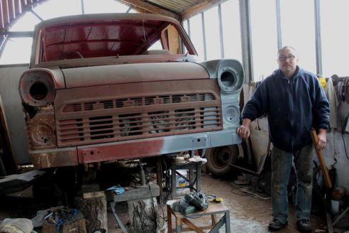 «К технике тянуло всегда». Как вилейчанин реставрирует раритетный «Форд Транзит» (фото)