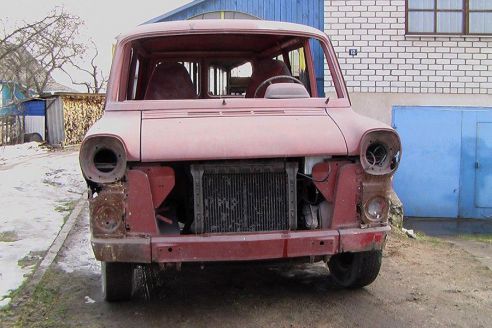 «К технике тянуло всегда». Как вилейчанин реставрирует раритетный «Форд Транзит» (фото)