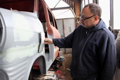 «К технике тянуло всегда». Как вилейчанин реставрирует раритетный «Форд Транзит» (фото)