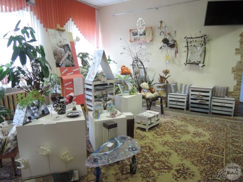 Как превратить быт в искусство. Выставка работ «АРТ-быт: штучка.by» проходит в детской школе искусств Молодечно (фото)