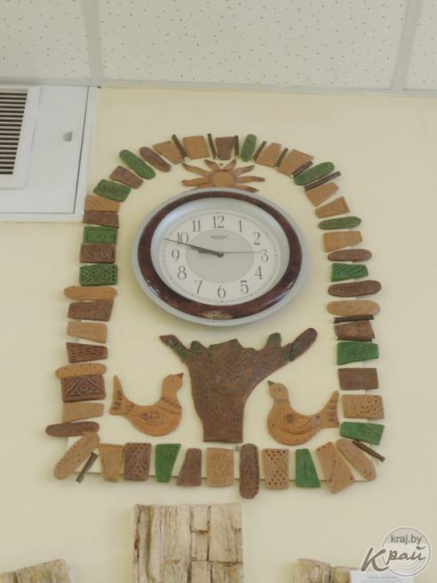 Как превратить быт в искусство. Выставка работ «АРТ-быт: штучка.by» проходит в детской школе искусств Молодечно (фото)