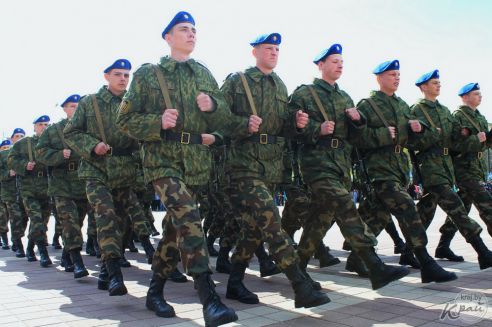 Солдаты в городе. Как в Молодечно отпраздновали 9 Мая (фото, видео)