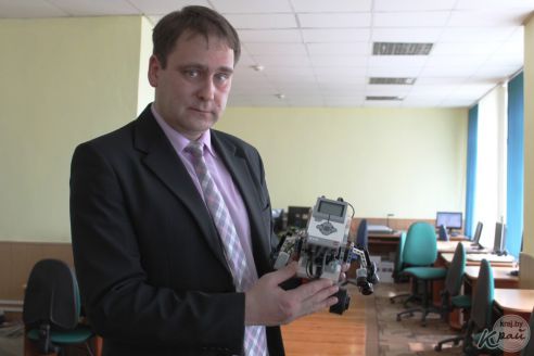 Одни развивают моторику, другие – логику. В Вилейке гимназисты осваивают робототехнику (фото)