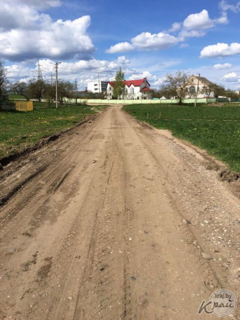 «Соседи говорят «спасибо!» После публикации Край.бай по Городокской в Молодечно прошелся грейдер (фото)