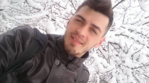 Тюльпаны в снегу и зимние селфи. Как молодечненцы отреагировали на снег 11 мая (фото, видео)