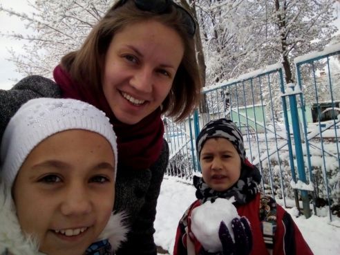 Тюльпаны в снегу и зимние селфи. Как молодечненцы отреагировали на снег 11 мая (фото, видео)