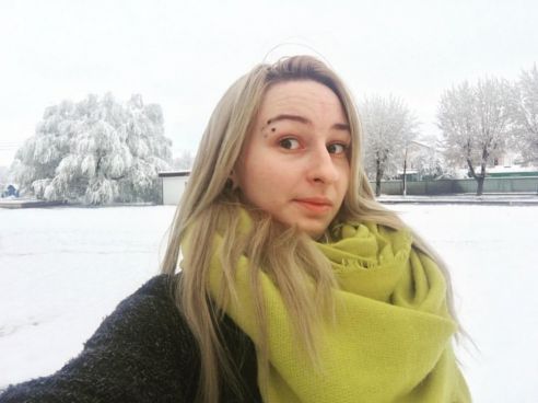 Тюльпаны в снегу и зимние селфи. Как молодечненцы отреагировали на снег 11 мая (фото, видео)