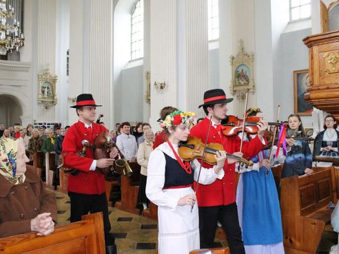 Фото- и видеорепортаж: В Глубоком прошел первый международный региональный фестиваль «Дударскі рэй»