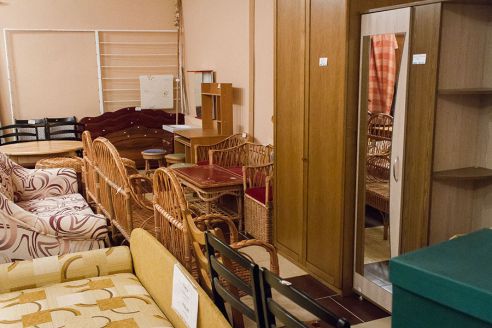 Жители Радошковичей жалуются на местную торговлю: вещи сомнительного качества и цена завышена (фото)