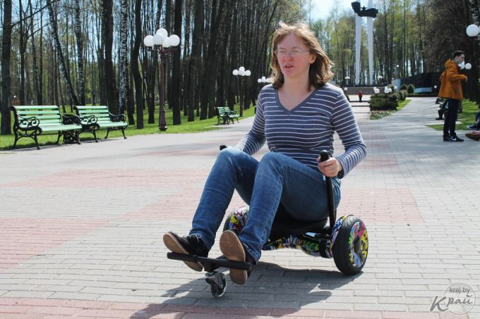 «На них даже дедули катаются!» Как Край.бай тестировал гироскутеры (фото)