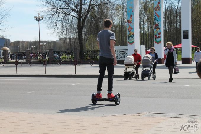 «На них даже дедули катаются!» Как Край.бай тестировал гироскутеры (фото)