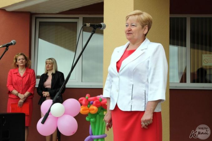 «Школа – детство, и оно заканчивается». В СШ №5 Вилейки прозвенел последний звонок для единственного 11-го класса (фото)