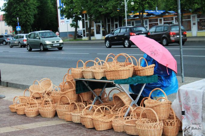 Пять признаков того, что в Молодечно проходит фестиваль песни и поэзии (фото)