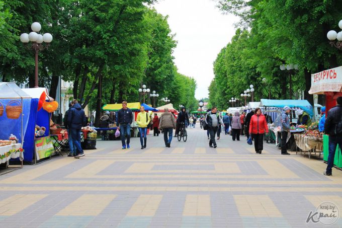 Пять признаков того, что в Молодечно проходит фестиваль песни и поэзии (фото)