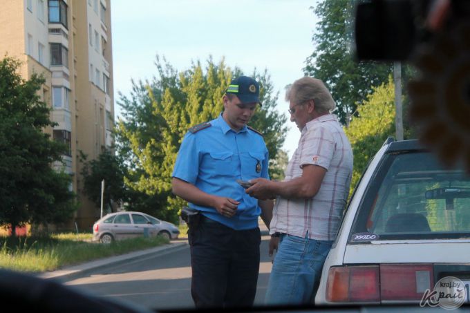 «Мужики, имейте совесть, мне 45 ртов кормить надо!» Фоторепортаж из рейда ГАИ по Молодечно