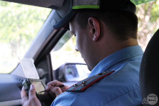 «Мужики, имейте совесть, мне 45 ртов кормить надо!» Фоторепортаж из рейда ГАИ по Молодечно