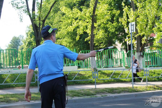 «Мужики, имейте совесть, мне 45 ртов кормить надо!» Фоторепортаж из рейда ГАИ по Молодечно