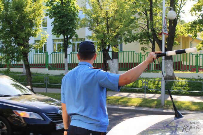 «Мужики, имейте совесть, мне 45 ртов кормить надо!» Фоторепортаж из рейда ГАИ по Молодечно