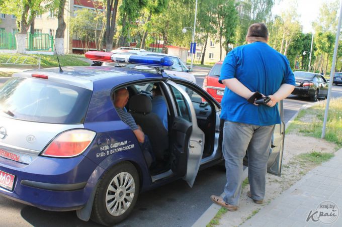 «Мужики, имейте совесть, мне 45 ртов кормить надо!» Фоторепортаж из рейда ГАИ по Молодечно