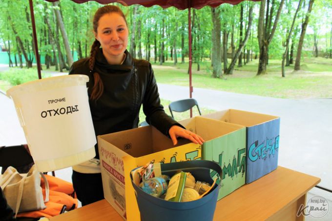 Подвели банка от коктейля и лоток от яйц, или Как вилейчане сортировали мусор (фото)