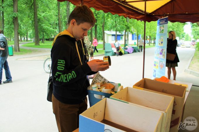 Подвели банка от коктейля и лоток от яйц, или Как вилейчане сортировали мусор (фото)