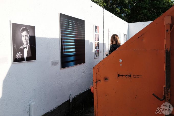 «Это не протест, это искусство». На мусорке в Молодечно открыли выставку фоторабот художников (фото)