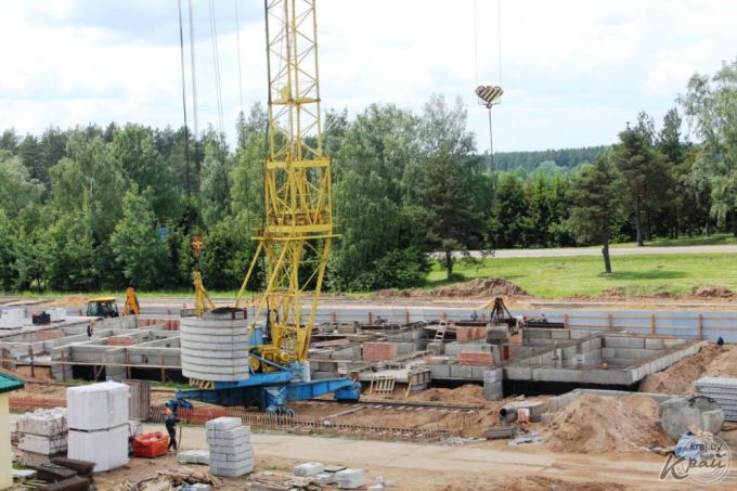 «Работаем в три смены, дома должны сдать в ноябре». Фоторепортаж со строительства двух домов в Северном-2 в Вилейке