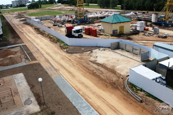 «Работаем в три смены, дома должны сдать в ноябре». Фоторепортаж со строительства двух домов в Северном-2 в Вилейке