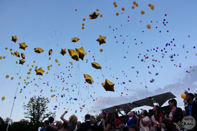 Фоторепортаж: Каким был районный выпускной в Молодечно