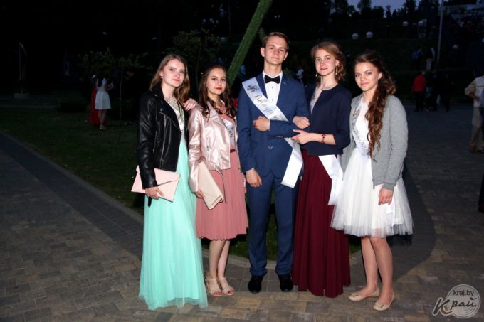 Фоторепортаж: Каким был районный выпускной в Молодечно
